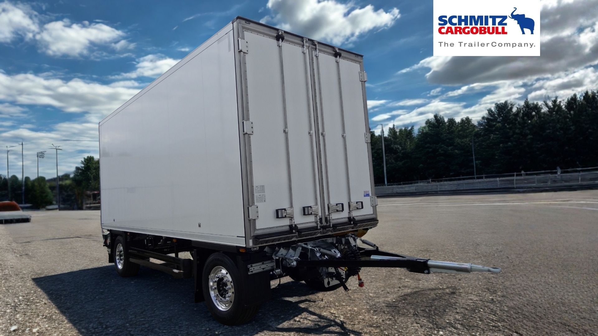 Urban transport in temperature-controlled transport with the A.KO COOL box body trailer